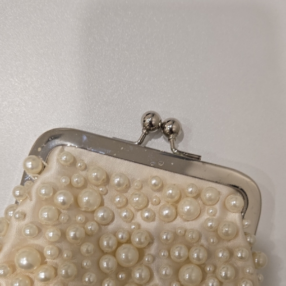 Vintage Pearl-Embellished Cream Clutch - Picture 5 of 13